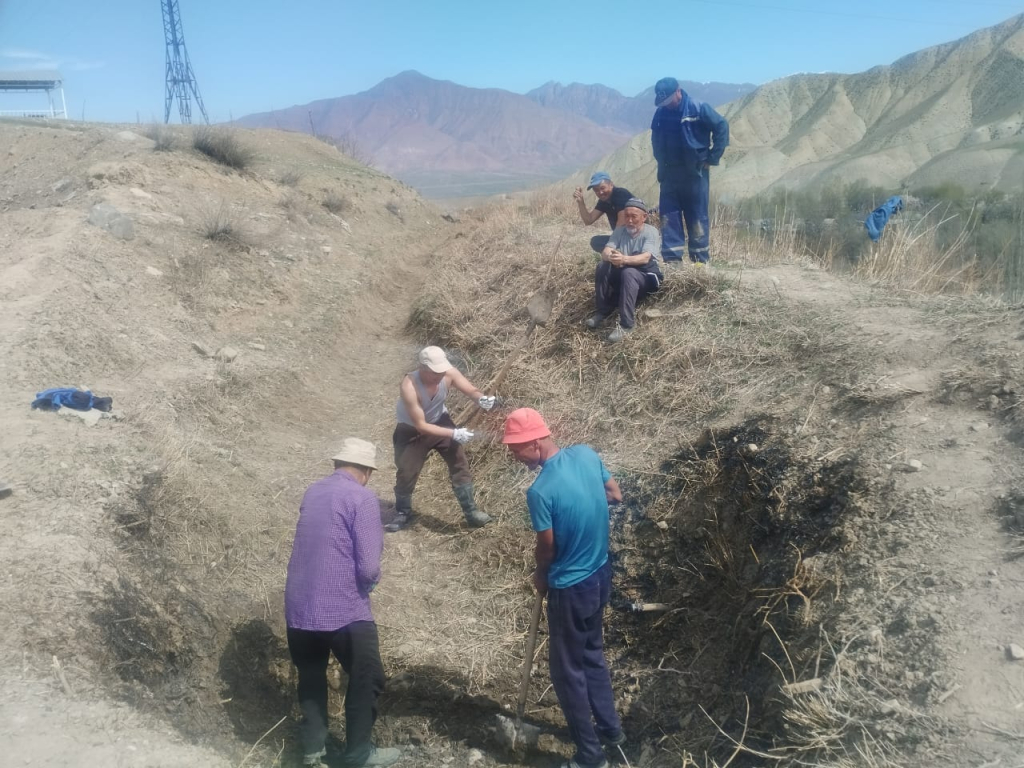 Үч-Терек айыл аймагына караштуу айылдардагы ички арык,каналдар тазаланууда.