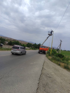 Үч-Терек айыл өкмөтүнө караштуу айылдардагы  жараксыз абалдагы түнкү шамчырактар жаңыланууда.